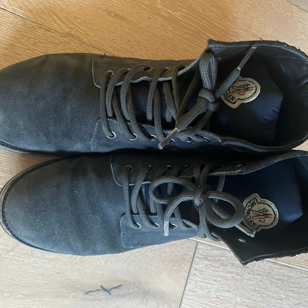Men’s authentic Moncler Navy Blue Suede Boots, size 43 - Picture 7 of 13